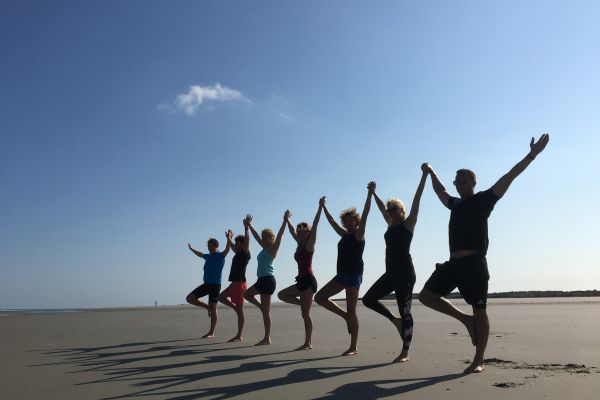 Yoga op het strand van Schiermonnikoog Yoga op het strand van Schiermonnikoog